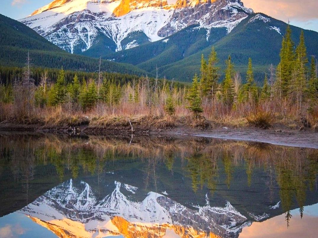 Discover the Legendary Three Sisters Overlook